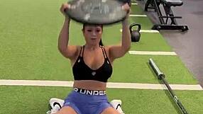 whoa 25lb overhead press hits shoulders traps and hip flexors super hard 💪🔥