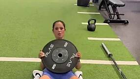 whoa 25lb overhead press hits shoulders traps and hip flexors super hard 💪🔥
