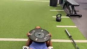 whoa 25lb overhead press hits shoulders traps and hip flexors super hard 💪🔥
