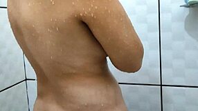Bailey Quinn แช่อ่างอาบน้ำแก่นิ้วตูดลาตินอวบฉ่ำหีเปียกชุ่ม
