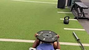 whoa 25lb overhead press hits shoulders traps and hip flexors super hard 💪🔥
