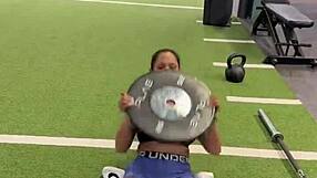 whoa 25lb overhead press hits shoulders traps and hip flexors super hard 💪🔥