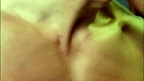 meia-irma com oculos nerd gemendo enquanto enfio meu pau e gozo dentro dela