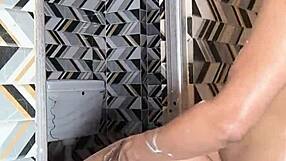 cum in mouth after bathroom sex romp 💦🚿
