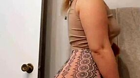 Bunduda Gostosa Prostitute Tempts with Her Massive Curvy Ass