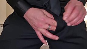 arrapato con questo vestito... sborrata e dialogo sporco mentre gemo piscio su cazzo enorme!