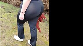 Bayangin Jalan Bareng Milf Tiri Rok Mini Tanpa Celana Payudara Gede