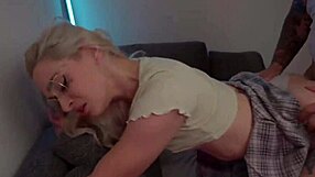 mi mejor amiga colombiana mexicana se abre de piernas y folla rico despues de clases con verga gruesa