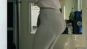 Bunduda Gostosa Prostitute Tempts with Her Massive Curvy Ass