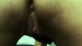 I stretch my big latina ass while masturbating