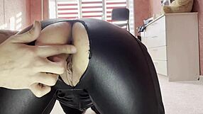 Pregnant babe creampies pussy to dodge pregnancy risk