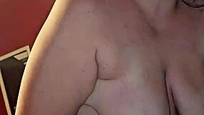 thick milf enjoys foot play and toe cum finish