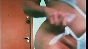 olha essa safada loira da vivi guedez no sex shop desfilando calcinhas sensuais com putariasdocasal20