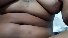 I stretch my big latina ass while masturbating