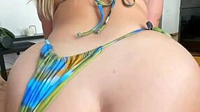 damn this big ass bikini babe rides cowgirl so juicy 😍🍑