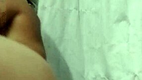 I stretch my big latina ass while masturbating