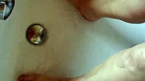 Dreckige Füße In Der Badewanne Waschen