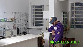 PADRASto PAUZUDO Fode ENTEADA NA COZINHA Sem Camisinha