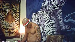 look at maxxx loadz behind the scenes stroking that magic motion machine hard