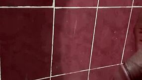 hey sugar daddy asked so im in bathroom peeing just for youu 💦🚿
