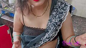 beta unke lund se aunty ji ke soft face pe itna bada cumshot