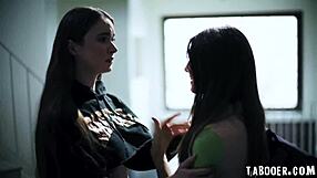 Gizelle Blanco สอดส่อง Maya Woulfe Hazel Moore เลียหีกัน