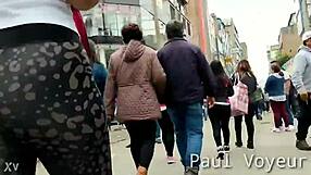 voyeur watches culona in tight leggings