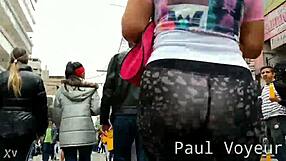 voyeur watches culona in tight leggings