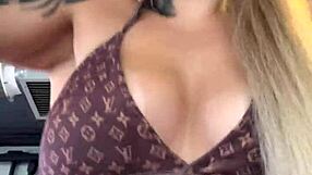 Tanned wet pussy flashes at beach gym workout in tiny bikini