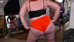 Dawnskye1962's Yoga Teases Big Ass and Pretty Pussy