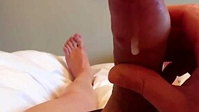 hotel babe masturbates hard fingering pussy showing sexy feet