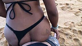 conheci linda morena na praia 😊