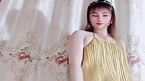 viet teen dances naked on bigo live