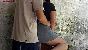 minha esposa saiu e a empregada gostosa pegou meu pau