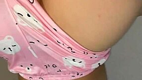 Hermanastra de 18 follada en pijama 😢