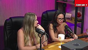 morena safada chupando as amigas com dildo
