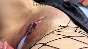 Milf pussy closeup fuck ends in dripping creampie fill