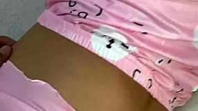 Hermanastra de 18 follada en pijama 😢