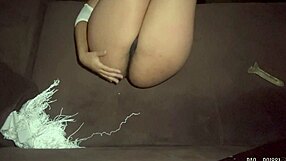 tu gotica culona favorita se masturba con dedos