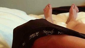 hotel babe masturbates hard fingering pussy showing sexy feet