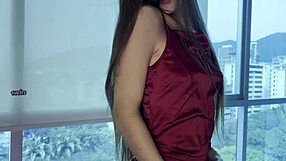 hermosa rubia le gusta follar con su lindo vestido rojo