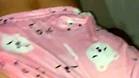 Hermanastra de 18 follada en pijama 😢