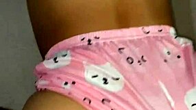 Hermanastra de 18 follada en pijama 😢