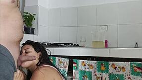 esposa infiel captada en camara con amante follando en la cocina