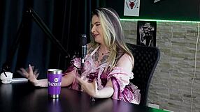 a primeira vez que deu o cu foi de frente e gosta de sua gozada
