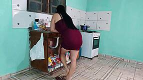 Amigas Chamaram O Vizinho Pra Arrumar O Cano E Os Vestidos Curtos Foi A Tentacao