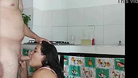esposa infiel captada en camara con amante follando en la cocina