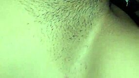 me meto en la habitacion de mi hermastra de noche y me la follo