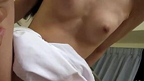พยาบาลญี่ปุ่นผอมบางรับน้ำเงี่ยนจากคนไข้