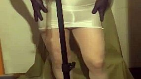 crossdresser maria in white nylonpanty en highheels